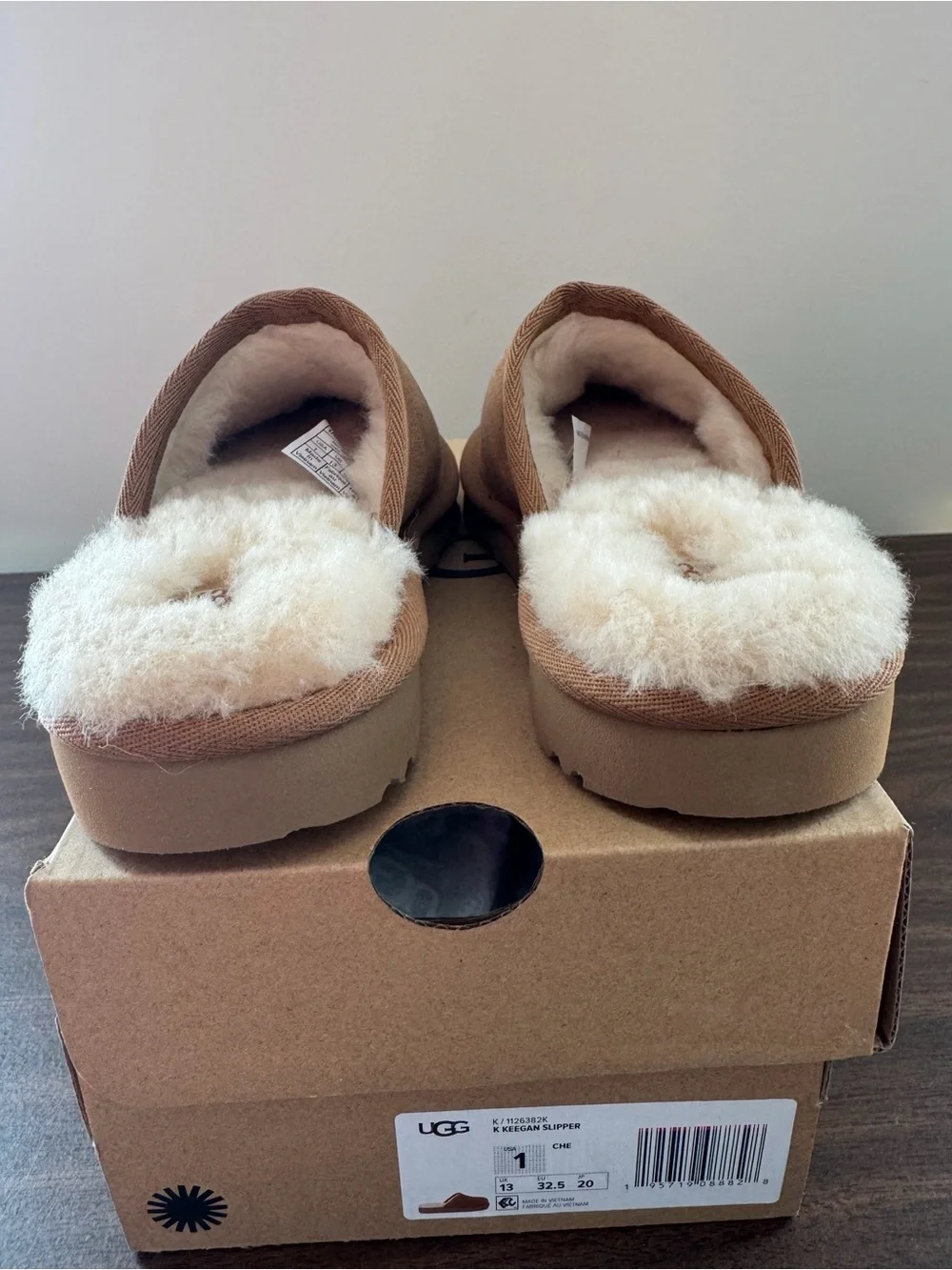 UGG Keegan Chestnut Suede Shearling Slide Slippers Big Kids Size 1 Cozy Comfort